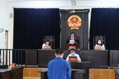 Lên tòa nộp đơn ly hôn, người chồng bị xử 3 năm tù do giao cấu với trẻ em