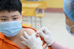 Ngày 18/4: Ca mắc COVID-19 giảm còn 12.012; hơn 19.500 liều vaccine tiêm cho trẻ từ 5 - dưới 12 tuổi