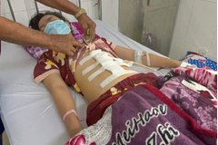 Gã cha dượng đánh con riêng 16 tuổi của vợ nhập viện ra đầu thú