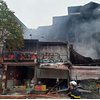 Hà Nội: Cháy lớn tại cửa hàng săm lốp ô tô, lan sang 6 nhà kế bên