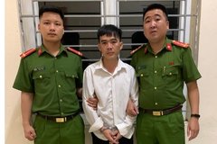 Đưa người yêu về quê, đối tượng trốn truy nã bị công an tóm gọn