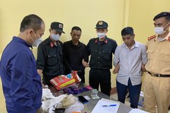 Bắt quả tang 2 đối tượng vận chuyển hơn 5.000 viên ma túy tổng hợp
