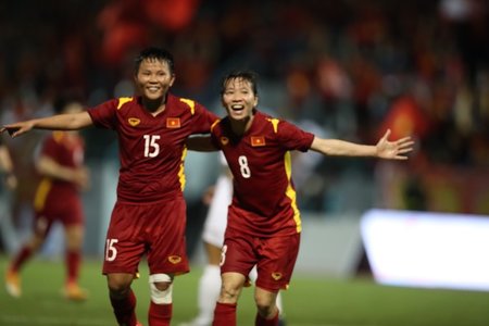 Tuyển nữ Việt Nam nhận thưởng lớn sau khi ngược dòng thắng 2-1 Philippines