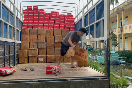 Tạm giữ hàng nghìn thùng bánh bông lan nghi nhập lậu tại Hà Nội