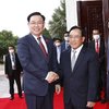 Chủ tịch Quốc hội Vương Đình Huệ hội kiến Thủ tướng Chính phủ Lào