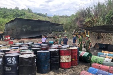Nghệ An: Phát hiện cơ sở tái chế dầu nhớt thải trái phép