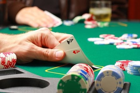 Xem người khác đánh bạc có bị truy cứu trách nhiệm hình sự không?