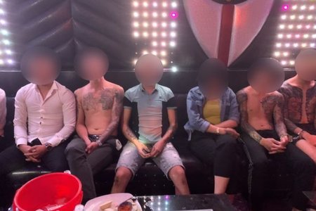 Bắt 18 thanh niên mở tiệc ma túy mừng sinh nhật trong quán karaoke