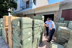 Phát hiện hơn 20 tấn nước hoa, mỹ phẩm nghi giả các thương hiệu nổi tiếng