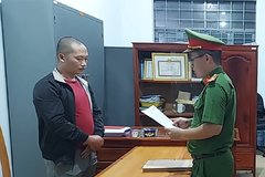 Khởi tố, bắt tạm giam cha dượng hành hạ bé gái 7 tuổi ở Bình Phước