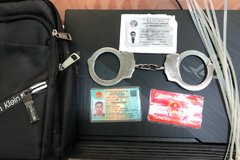 Giả danh 'hiệp sĩ đường phố' để kiểm tra hành chính người dân