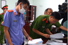 Cảnh sát khám xét khấn cấp một công ty xử lý môi trường ở Bà Rịa-Vũng Tàu