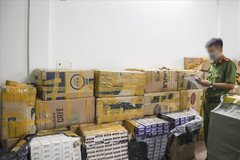 Triệt phá đường dây mua bán thuốc lá lậu quy mô hàng trăm tỷ đồng