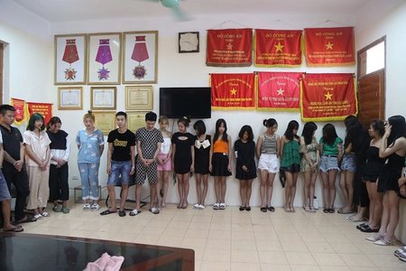 Bắt quả tang 29 thanh niên sử dụng ma túy trong quán karaoke ở Bắc Ninh