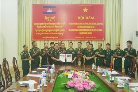 Phối hợp giữ gìn an ninh chính trị, ngăn chặn tội phạm khu vực biên giới Việt Nam - Campuchia
