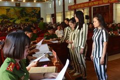 Trại giam Thủ Đức trao quyết định đặc xá cho 62 phạm nhân