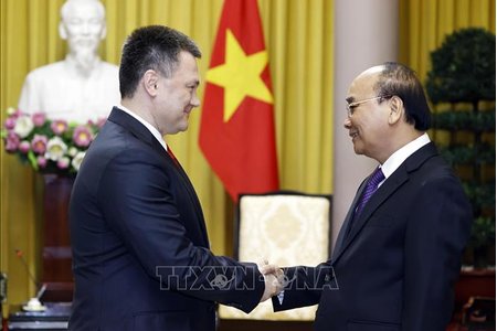 Chủ tịch nước Nguyễn Xuân Phúc tiếp Viện trưởng Tổng Viện Kiểm sát Liên bang Nga