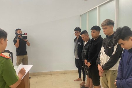 Bắt nhóm đối tượng trộm điện thoại tại siêu thị Điện máy Xanh ở Đà Nẵng