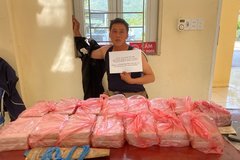 Bắt quả tang đối tượng mua bán trái phép 30 bánh heroin