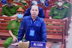 Xử vụ buôn lậu 200 triệu lít xăng dầu: Thuyền trưởng tàu Western Sea khai gì tại tòa?