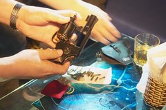 Khởi tố đối tượng mang theo súng và 25 viên đạn vào quán bar