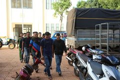 Một đêm, công an triệt phá hai nhóm đối tượng cá độ bóng đá