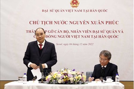 Chủ tịch nước Nguyễn Xuân Phúc gặp cộng đồng người Việt tại Hàn Quốc