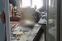 Đà Nẵng: Chồng tử vong cạnh người vợ nằm trùm chăn kín người