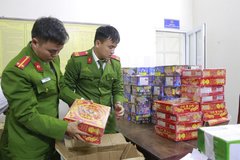 Khởi tố nữ cán bộ huyện ở Hà Tĩnh vì buôn bán pháo nổ
