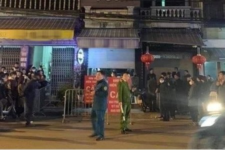 Điều tra vụ 2 vợ chồng tử vong bất thường trong phòng ngủ ở Hà Nội