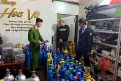 Phát hiện kho 'khí cười' cất giấu trong shop thời trang ở Hà Nội