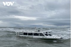 Khởi tố thuyền trưởng vụ lật ca nô khiến 17 người thiệt mạng tại biển Cửa Đại