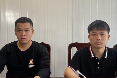 Tạm giữ hai du khách đánh nhân viên bảo vệ ở chùa Hương