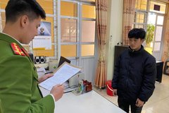 Khởi tố nam sinh đâm xe máy vào cảnh sát giao thông ở Cao Bằng
