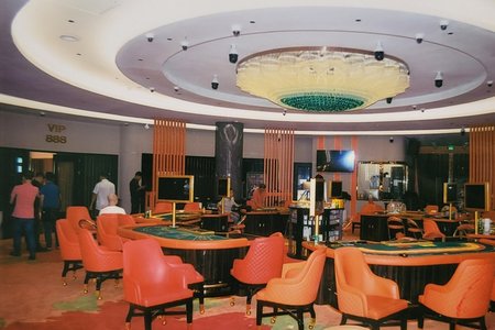 Quảng Ninh: Triệt phá ổ nhóm đánh bạc trong khách sạn Hoàng Gia
