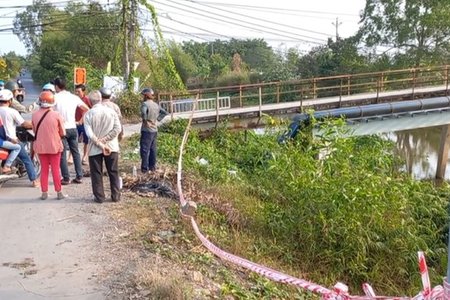 Phát hiện thi thể 2 nam thanh niên dưới kênh ở Tiền Giang