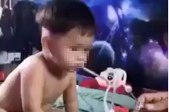 Lời khai của mẹ ruột và cha dượng vụ bé trai 3 tuổi nghi bị ép hút ma túy