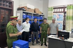 Khởi tố 2 đăng kiểm viên 'phù phép' hồ sơ hoán cải tàu ở Đà Nẵng