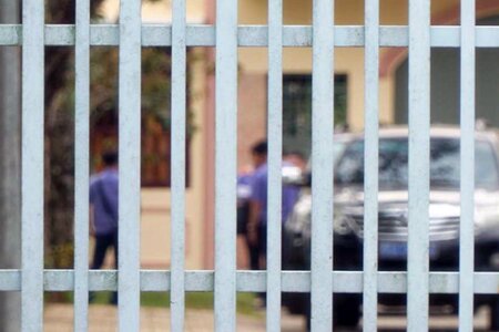 Đội trưởng Trại tạm giam ở Cần Thơ bị bắt vì cho phạm nhân dùng điện thoại