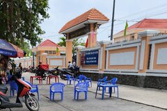 Nam sinh lớp 9 đâm tử vong thanh niên trước cổng trường