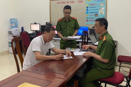 Khởi tố, bắt tạm giam tài xế ô tô tông 17 xe máy ở Hà Nội