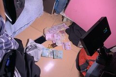 Bắt nhóm thanh niên trộm dây chuyền vàng 400 triệu đồng trong xe ô tô