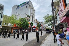 Cảnh sát cơ động chốt chặn, phong tỏa nhà 'Tuấn Thần Đèn' ở Thanh Hóa