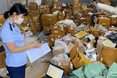 Hà Nội: Phát hiện kho hàng hơn 28.000 sản phẩm mỹ phẩm, đồ gia dụng lậu