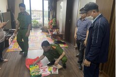 Bắt quả tang 2 vợ chồng sản xuất, buôn bán số lượng lớn mì chính và hạt nêm giả