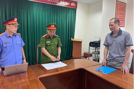 Bắt 2 phó giám đốc trung tâm đăng kiểm ở Quảng Bình vì nhận hối lộ