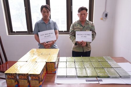 Hà Giang: Bắt 2 đối tượng đang mua bán 20 bánh heroin