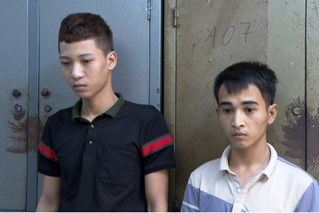 Bắt tạm giam 2 đối tượng đập kính xe ôtô trộm cắp tài sản ở Thái Bình