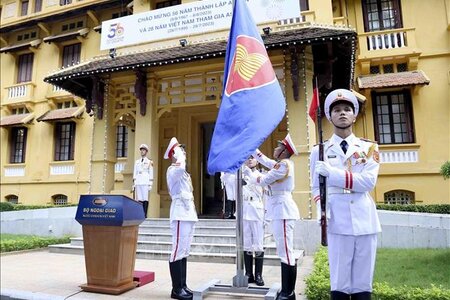 Lễ Thượng cờ kỷ niệm 56 năm Ngày thành lập ASEAN