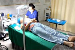 Phát hiện cở sở thẩm mỹ để nhân viên lao công phẫu thuật cho khách